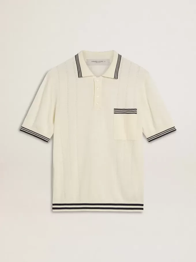 Vit stickad polotröja för herr med blå ribbning Vit stickad polotröja för herr med blå ribbning