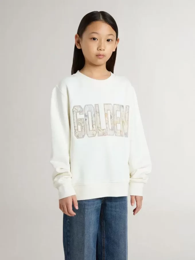 Vit sweatshirt för flickor med mångfärgad Golden-text på framsidan Vit sweatshirt för flickor med mångfärgad Golden-text på framsidan