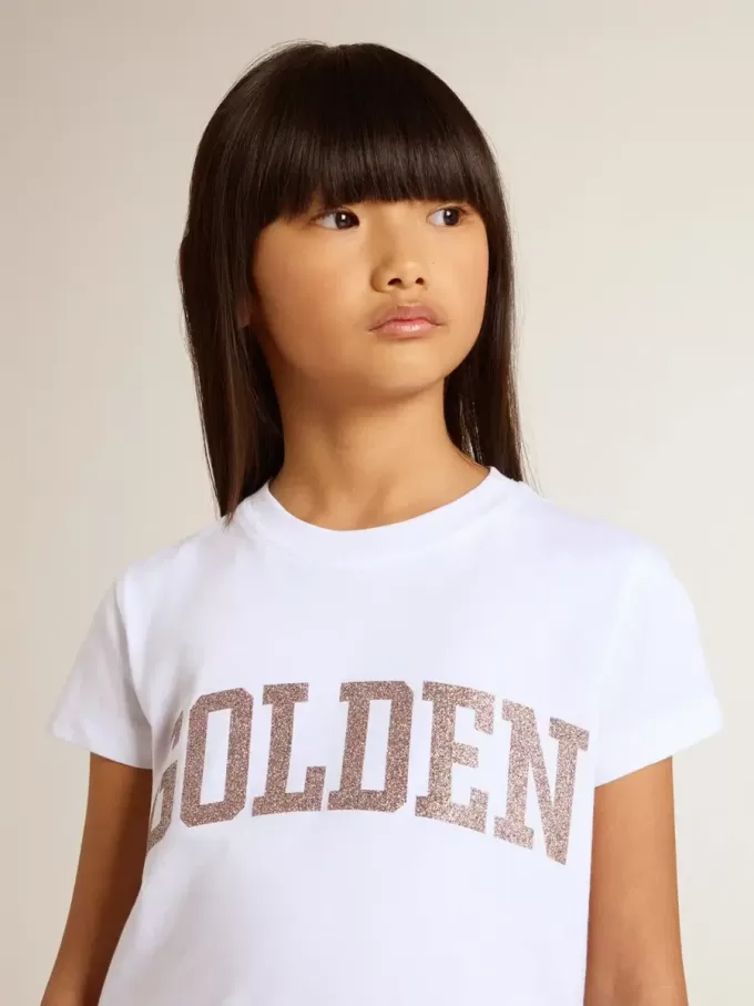 Vit T-shirt för flickor med rosa glitter och guldfärgad text Vit T-shirt för flickor med rosa glitter och guldfärgad text
