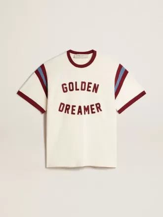 Vit T-shirt för herr med burgundyfärgad text på framsidan