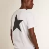 Vit T-shirt för herr med mörkblå stjärna på ryggen Vit T-shirt för herr med mörkblå stjärna på ryggen