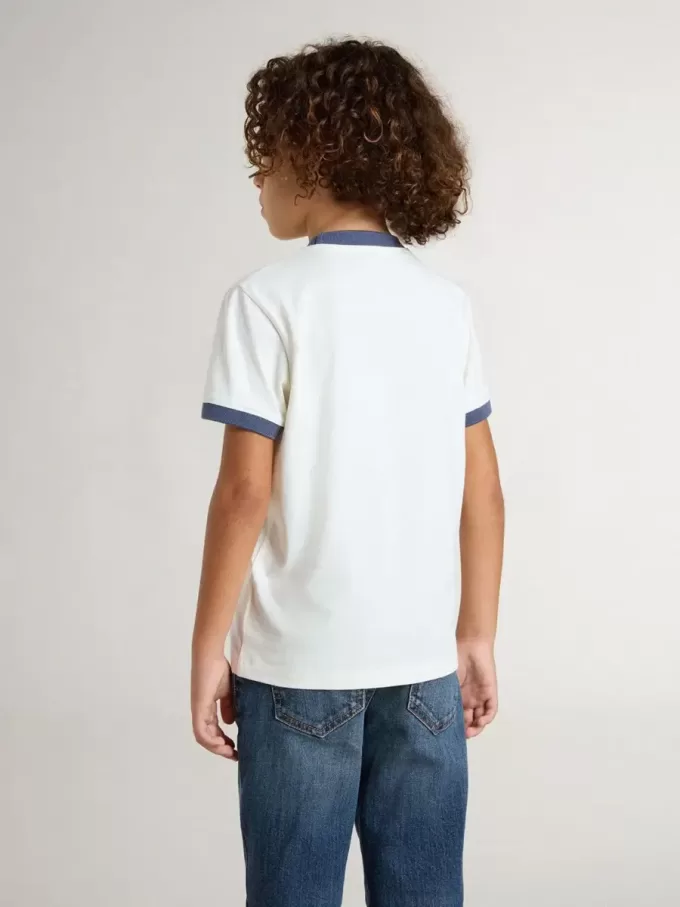 Vit T-shirt för pojkar med blå tryck Vit T-shirt för pojkar med blå tryck