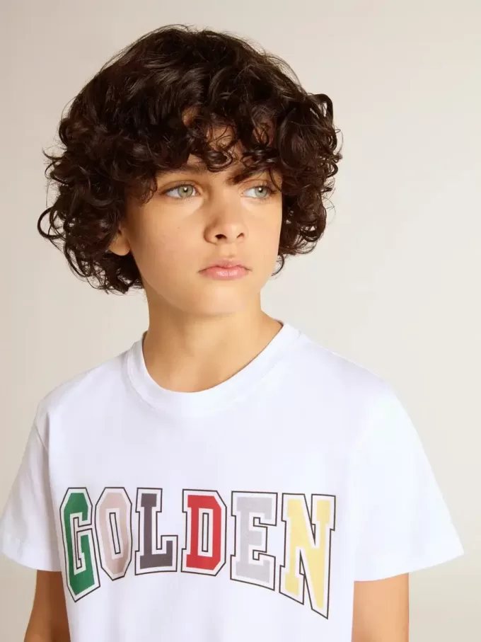 Vit T-shirt för pojkar med flerfärgat guldtryck Vit T-shirt för pojkar med flerfärgat guldtryck