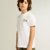 Vit T-shirt för pojkar med kontrasterande mörkgrön logotyp och stjärna Vit T-shirt för pojkar med kontrasterande mörkgrön logotyp och stjärna
