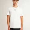 Vit T-shirt i bomull för herr med svart text Vit T-shirt i bomull för herr med svart text