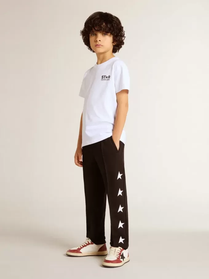 Vit T-shirt med kontrasterande svart logotyp och stjärna Vit T-shirt med kontrasterande svart logotyp och stjärna