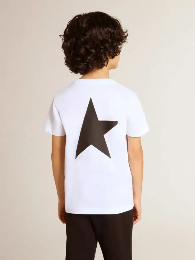 Vit T-shirt med kontrasterande svart logotyp och stjärna Vit T-shirt med kontrasterande svart logotyp och stjärna