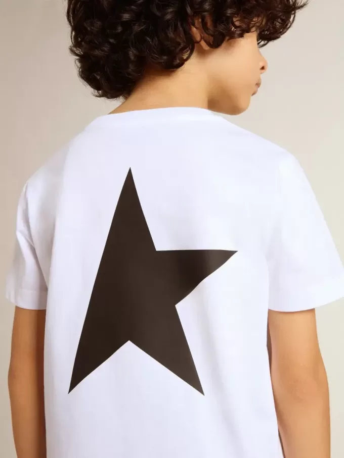 Vit T-shirt med kontrasterande svart logotyp och stjärna Vit T-shirt med kontrasterande svart logotyp och stjärna