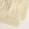 Vit ullhalsduk med broderi Vit ullhalsduk med broderi