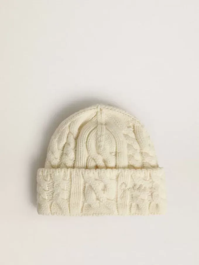 Vit ullmössa med broderi