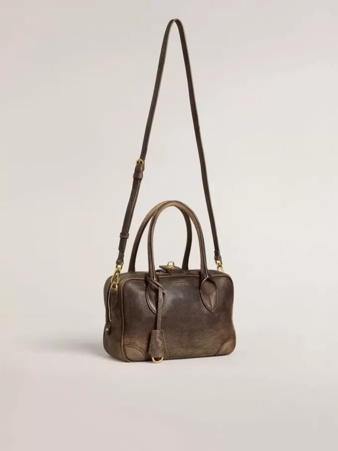 Vita Bag i brunt vintage-läder med gulddetaljer Vita Bag i brunt vintage-läder med gulddetaljer