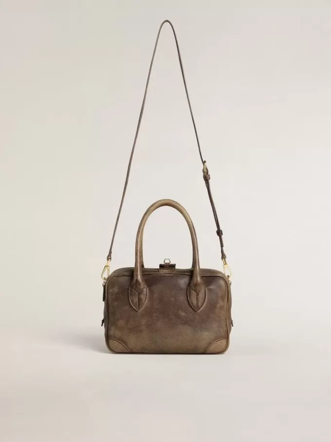 Vita Bag i brunt vintage-läder med gulddetaljer Vita Bag i brunt vintage-läder med gulddetaljer