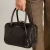 Vita Bag i mjukt svart läder med gulddetaljer
