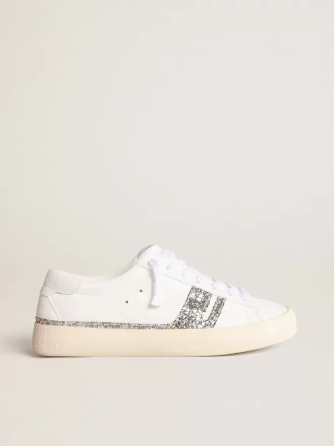 Yatay Model 1B hållbara sneakers med vit biobaserad ovandel och silverfärgat återvunnet glitter Y