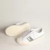 Yatay Model 1B hållbara sneakers med vit biobaserad ovandel och silverfärgat återvunnet glitter Y