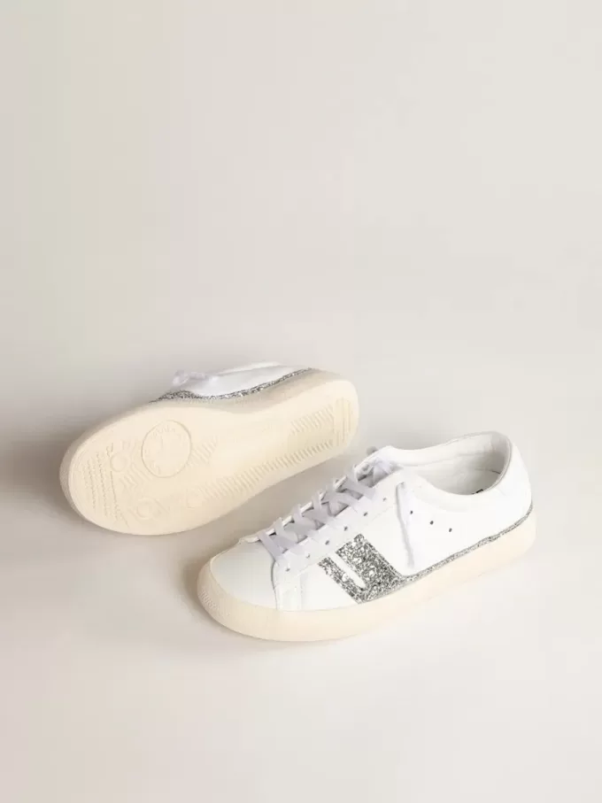 Yatay Model 1B hållbara sneakers med vit biobaserad ovandel och silverfärgat återvunnet glitter Y