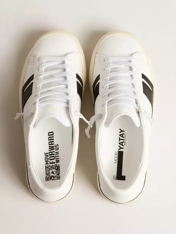Yatay Model 1B hållbara sneakers med vit biobaserad ovandel och svart Y