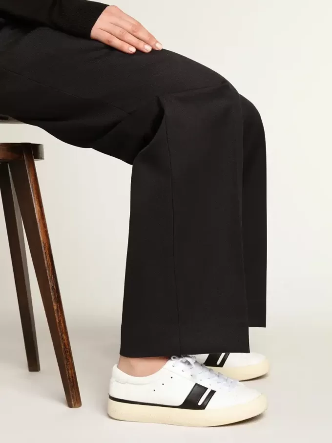 Yatay Model 1B hållbara sneakers med vit biobaserad ovandel och svart Y