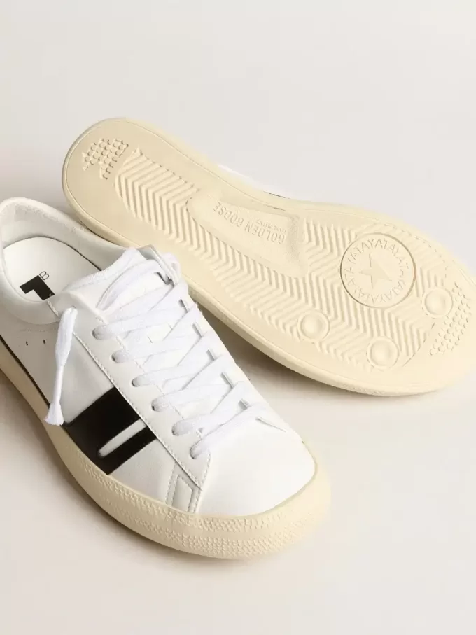 Yatay Model 1B hållbara sneakers med vit biobaserad ovandel och svart Y