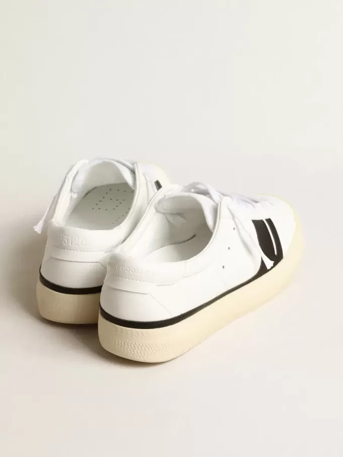 Yatay Model 1B hållbara sneakers med vit biobaserad ovandel och svart Y