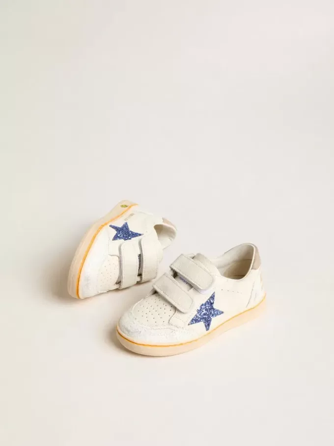 Young Ball Star med blå glitterstjärna och beige mockalås Young Ball Star med blå glitterstjärna och beige mockalås
