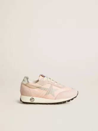 Young Marathon i rosa nylon med tryckt stjärna och läderflik på hälen.
