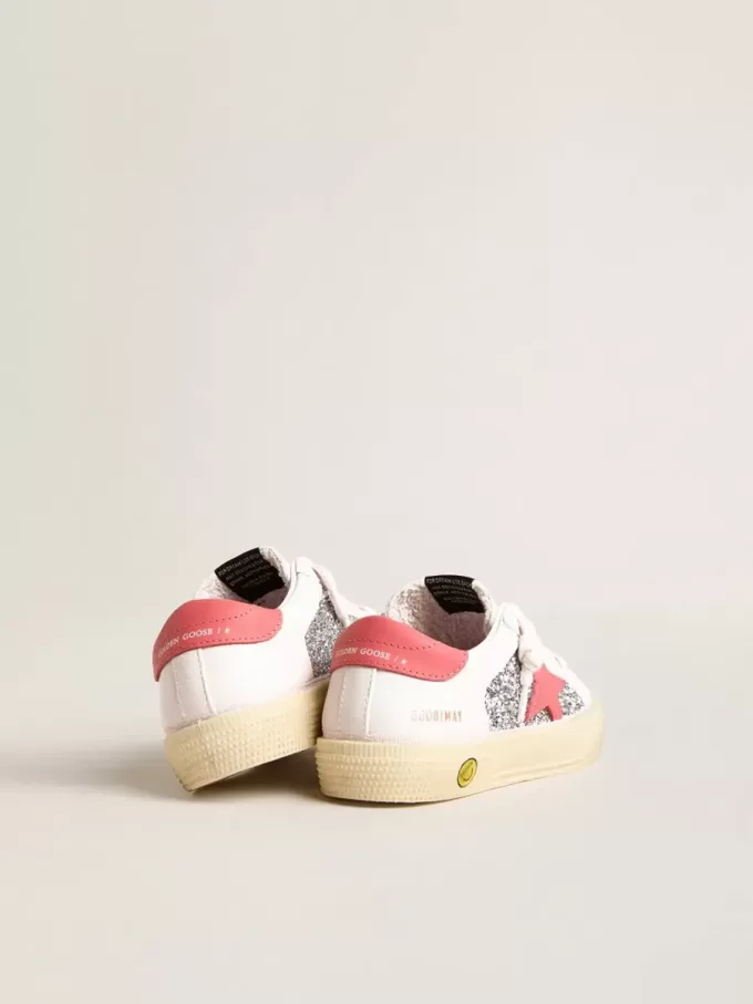 Young May med rosa läderstjärna och hälflik Young May med rosa läderstjärna och hälflik