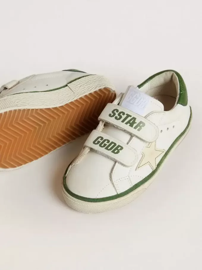 Young Old School i vitt läder med grön nappa-hälflik och grönt insats Young Old School i vitt läder med grön nappa-hälflik och grönt insats