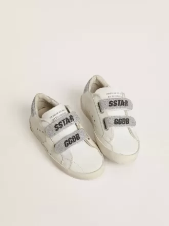 Young Old School i vitt läder med silverfärgad Swarovski-kristall på hälfliken och remmarna